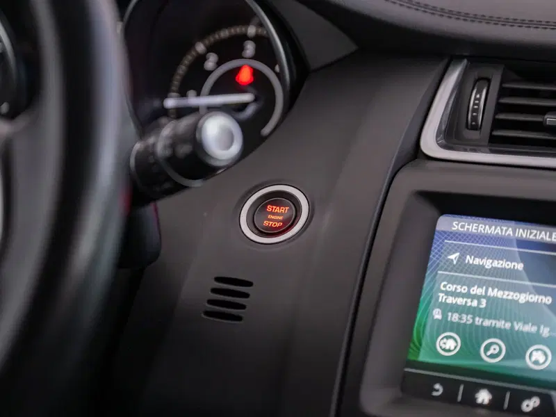 Jaguar E-Pace usata a Foggia (19)