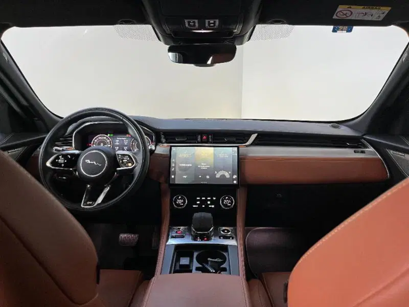 Jaguar F-Pace usata a Venezia (10)