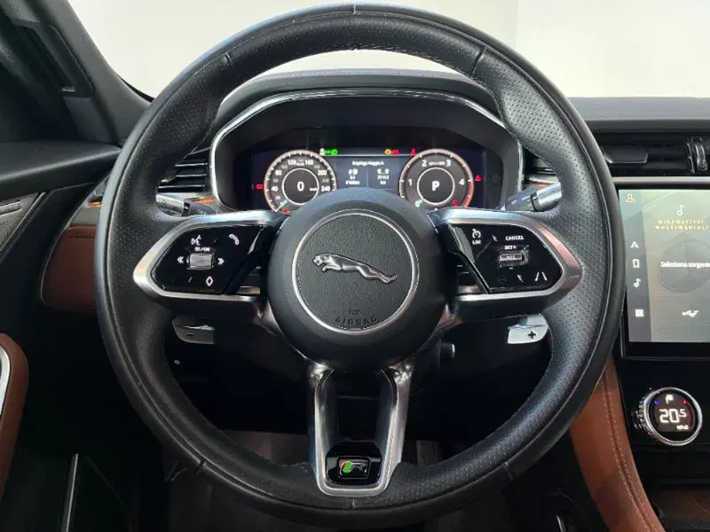 Jaguar F-Pace usata a Venezia (11)