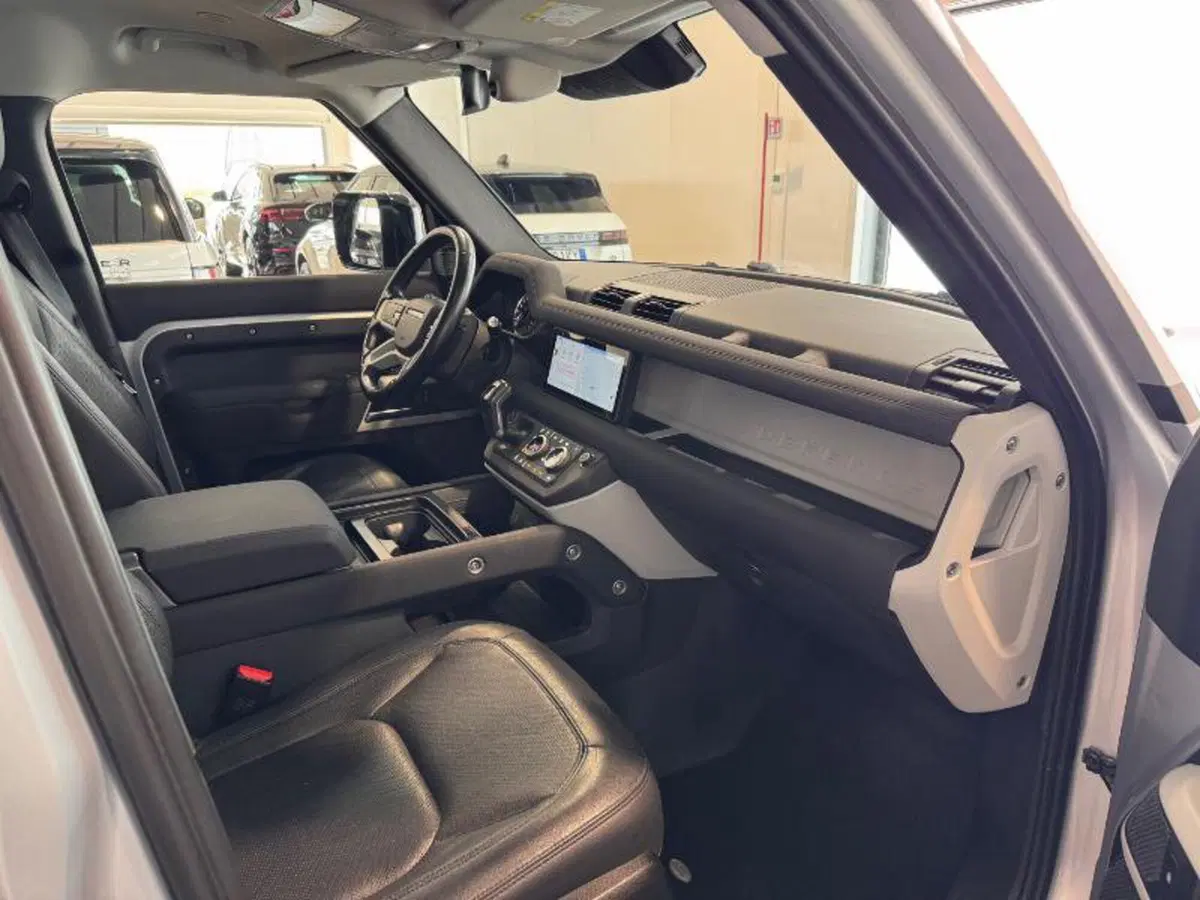Land Rover Defender usata a Venezia (15)