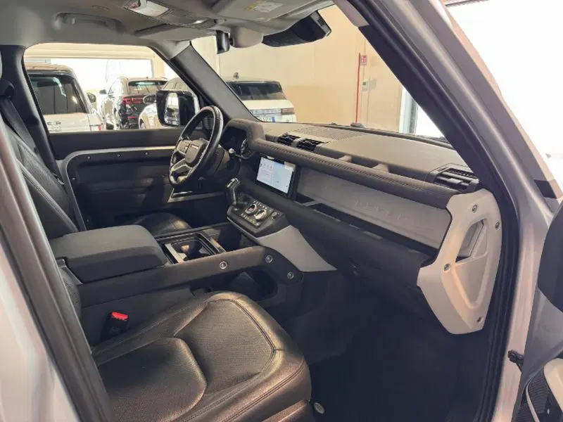 Land Rover Defender usata a Venezia (15)