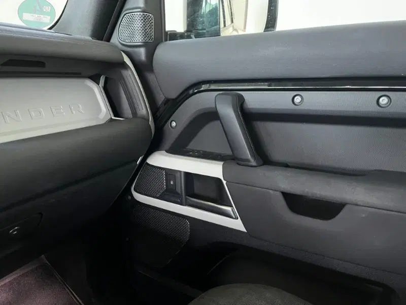 Land Rover Defender usata a Venezia (11)