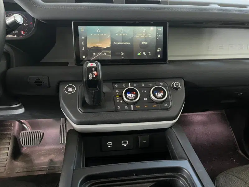 Land Rover Defender usata a Venezia (9)