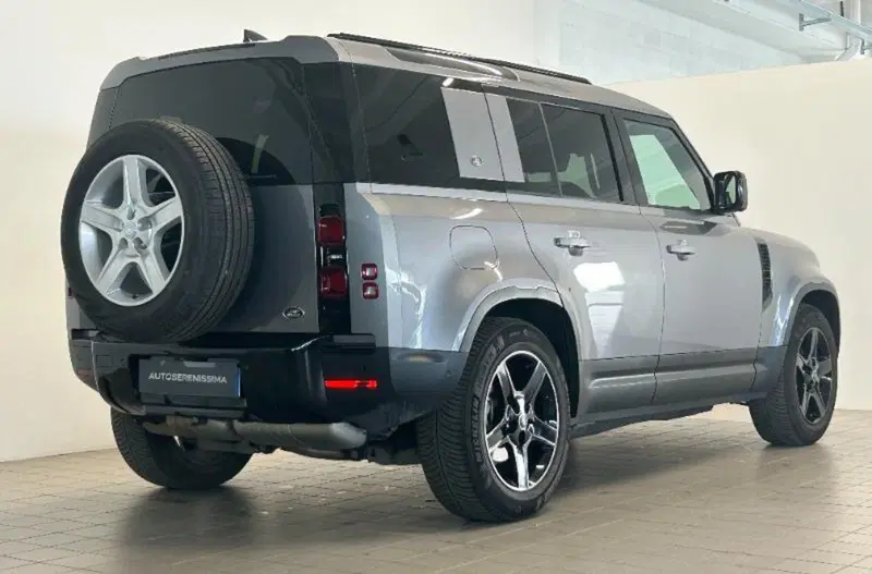 Land Rover Defender usata a Venezia