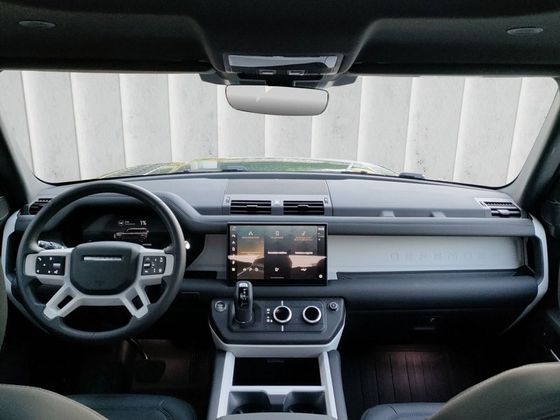 Land Rover Defender usata a Lecco (4)