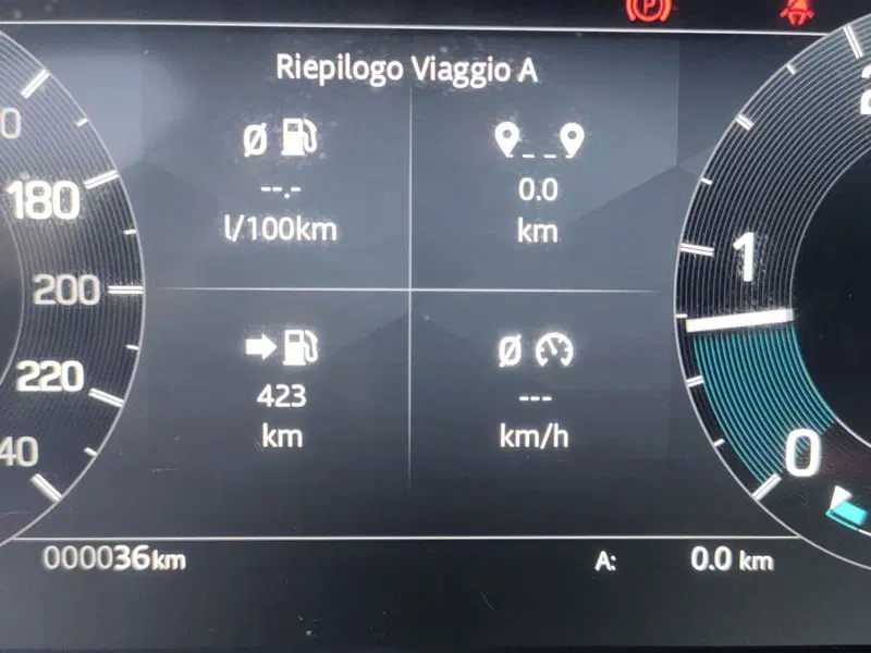 Land Rover Discovery Sport nuova a Lecco (10)