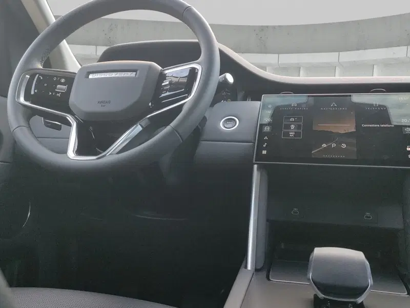 Land Rover Discovery Sport nuova a Lecco (11)