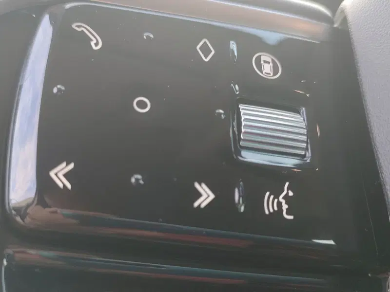 Land Rover Discovery Sport nuova a Lecco (14)