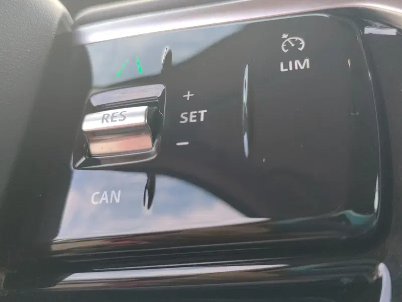 Land Rover Discovery Sport nuova a Lecco (15)