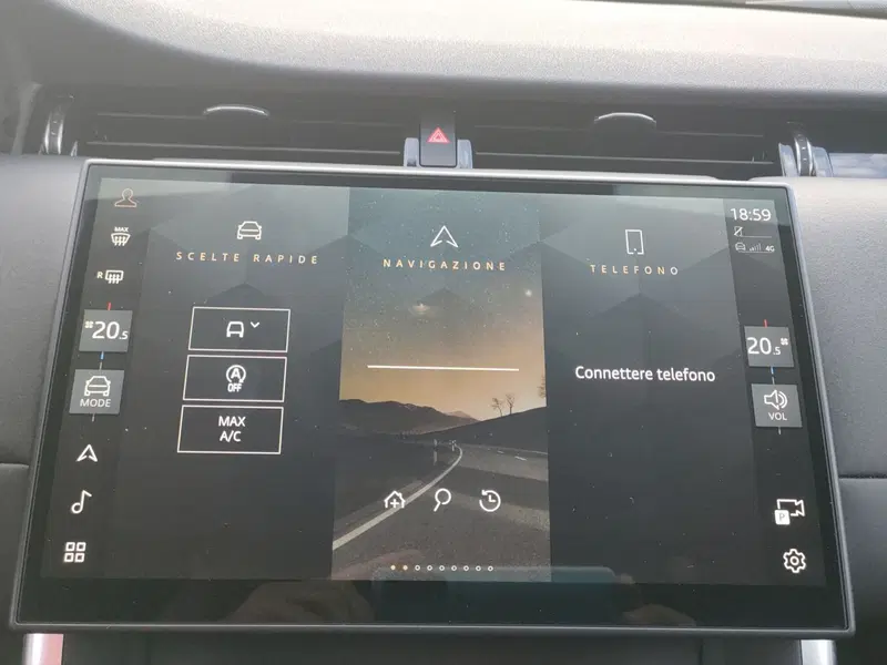 Land Rover Discovery Sport nuova a Lecco (16)