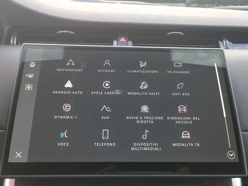 Land Rover Discovery Sport nuova a Lecco (17)