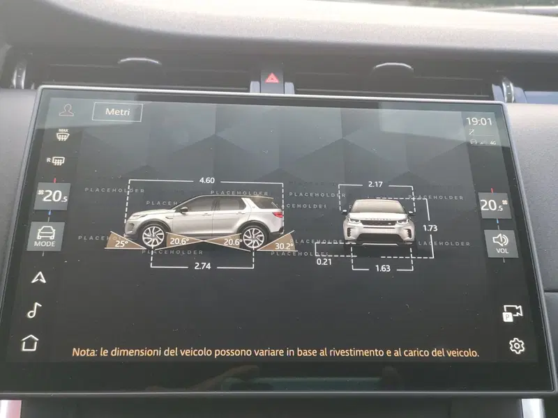Land Rover Discovery Sport nuova a Lecco (18)