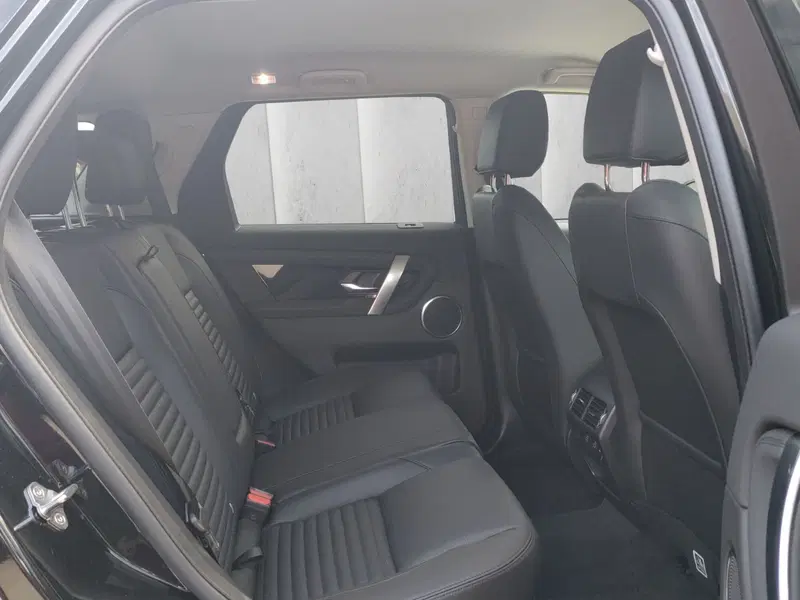 Land Rover Discovery Sport nuova a Lecco (5)