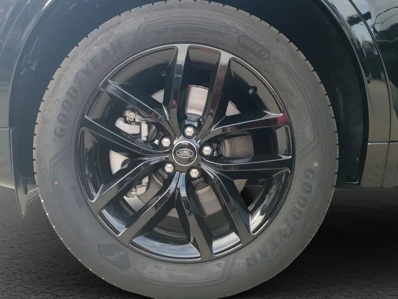 Land Rover Discovery Sport nuova a Lecco (9)