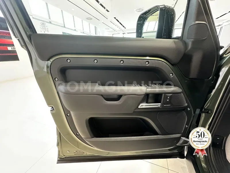 Land Rover Defender nuova a Forlì-Cesena (11)