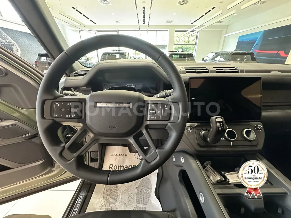 Land Rover Defender nuova a Forlì-Cesena (13)