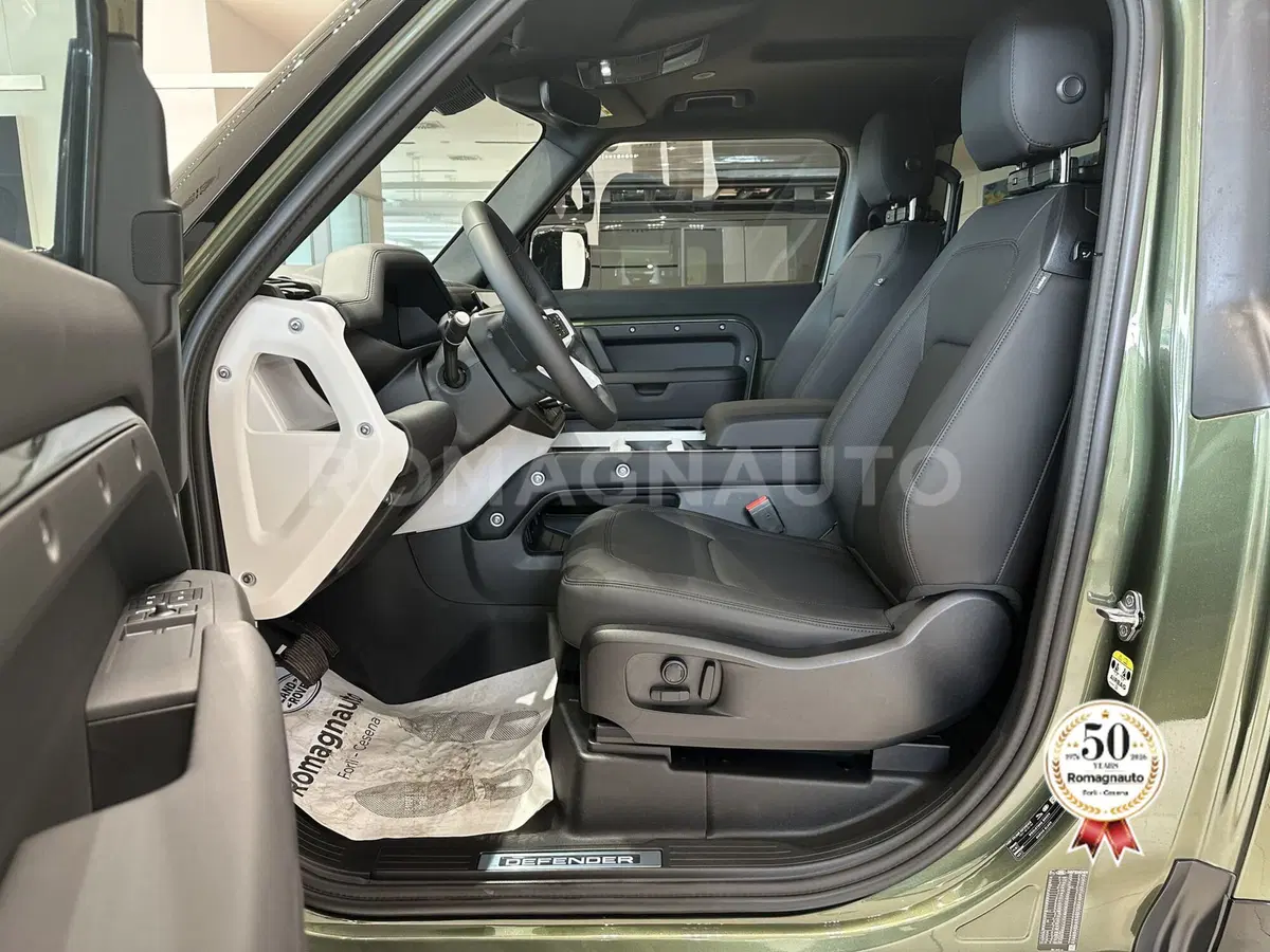 Land Rover Defender nuova a Forlì-Cesena (12)
