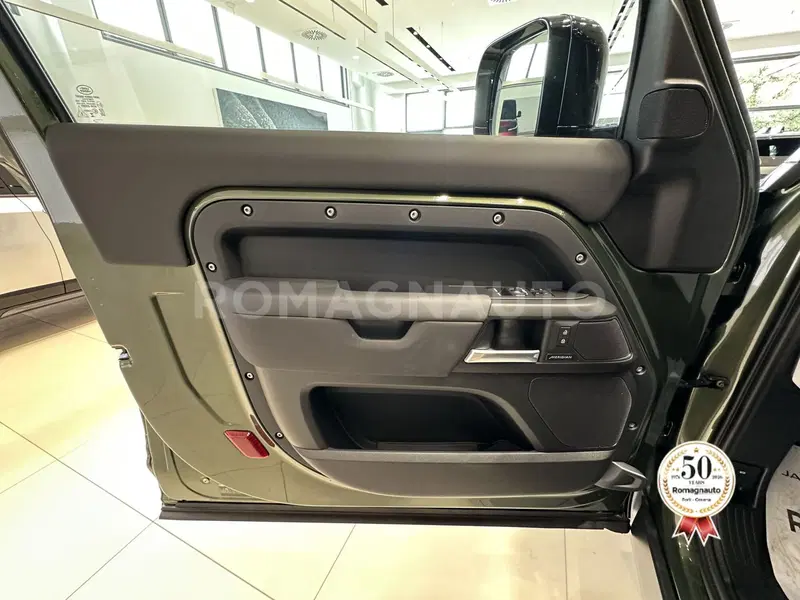 Land Rover Defender nuova a Forlì-Cesena (13)