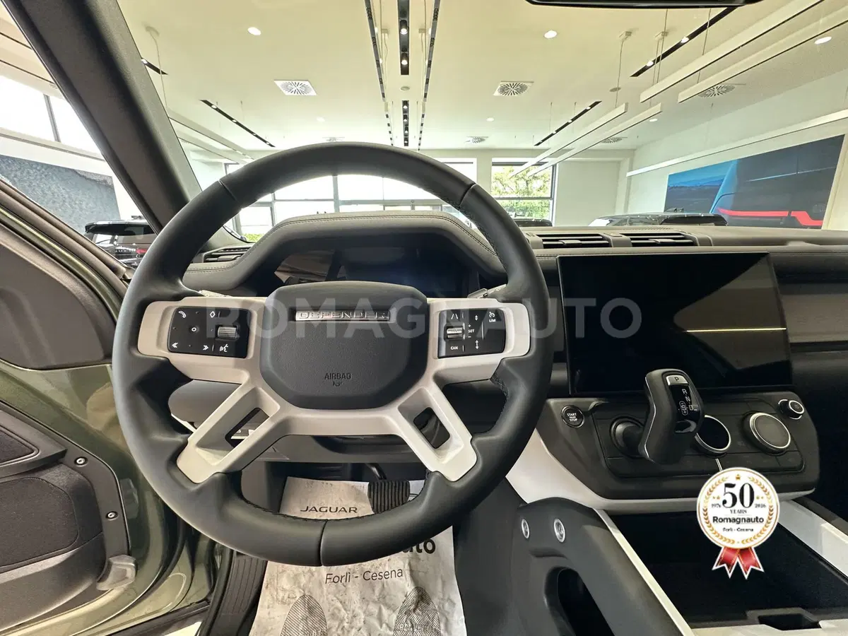 Land Rover Defender nuova a Forlì-Cesena (15)