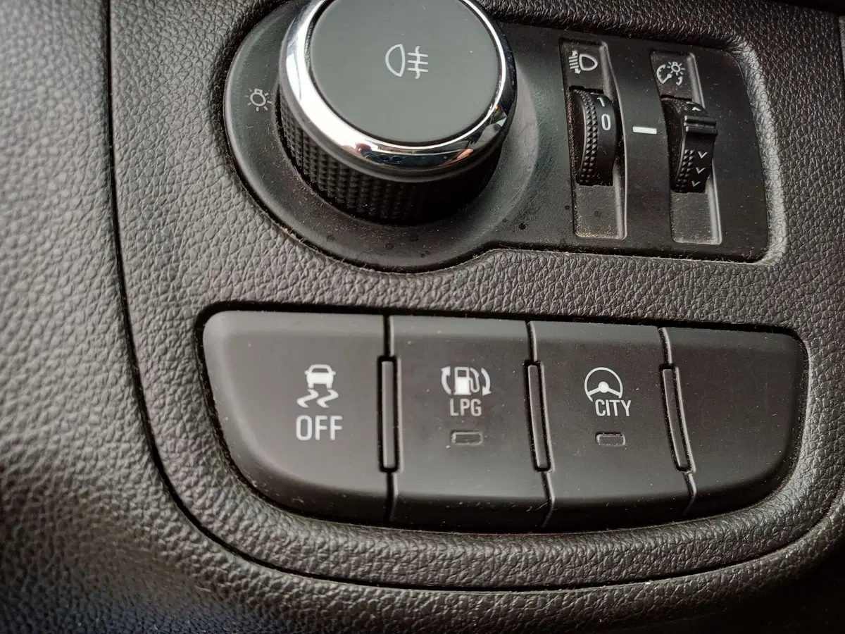 Opel Karl usata a Modena (14)