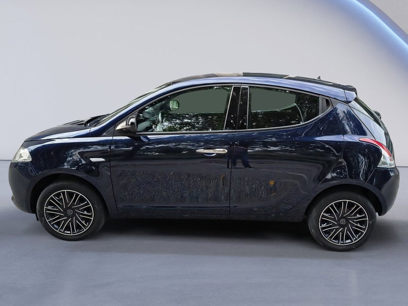 Lancia Ypsilon usata a Padova (7)