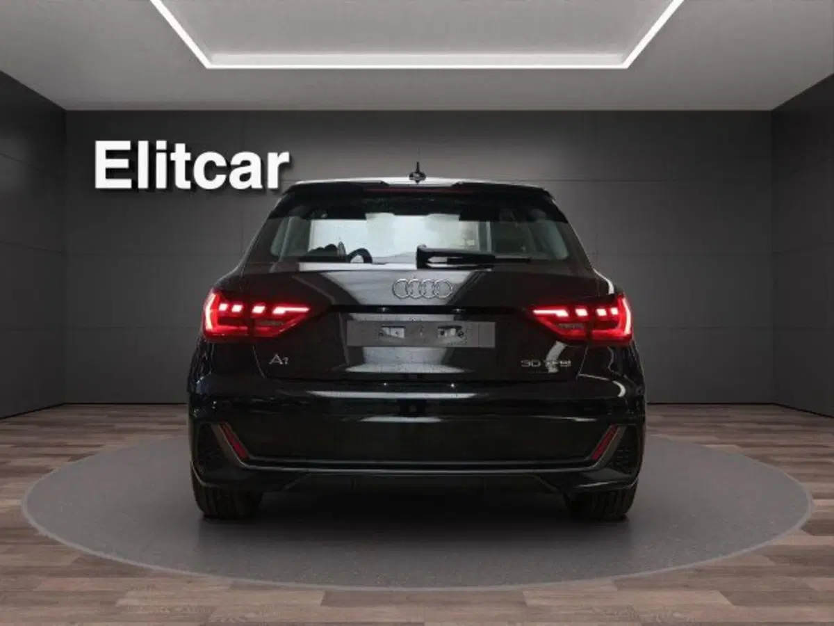 Audi A1 Sportback nuova a Novara (4)
