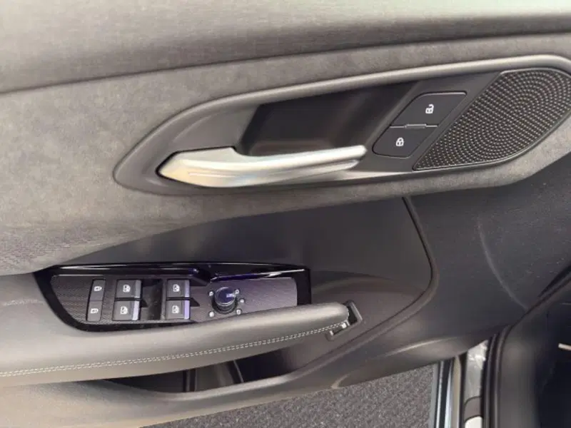 Audi Q3 Sportback nuova a Novara (18)