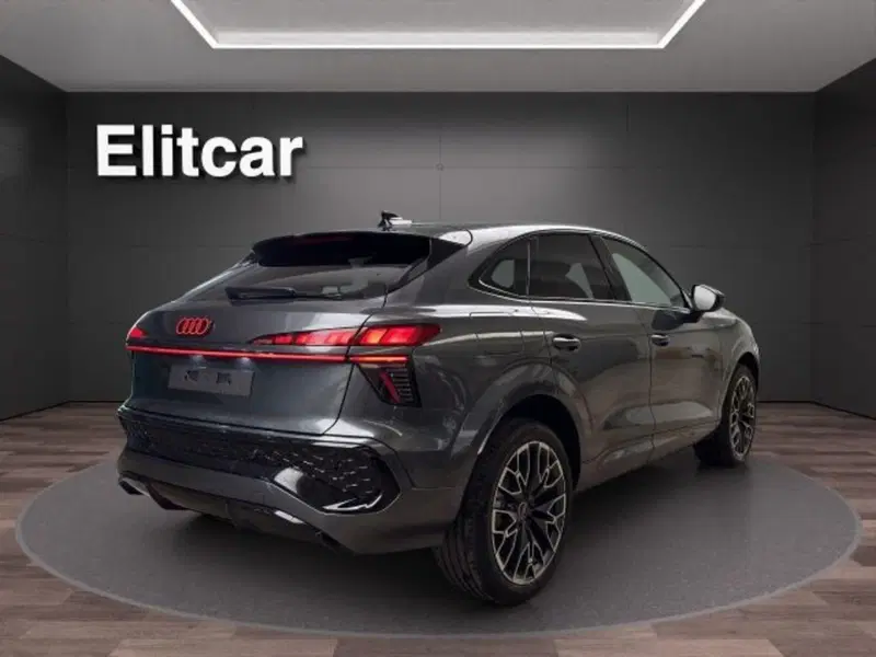 Audi Q3 Sportback nuova a Novara (8)