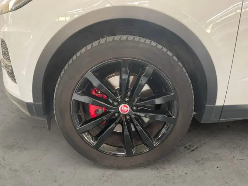 Jaguar E-Pace usata a Livorno (10)