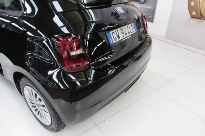 Fiat 500e usata a Milano (14)