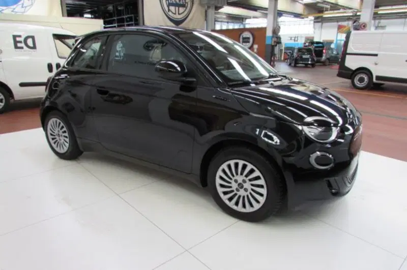Fiat 500e usata a Milano (2)