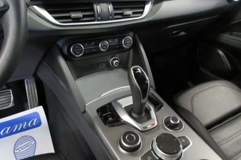 Alfa Romeo Stelvio usata a Milano (9)