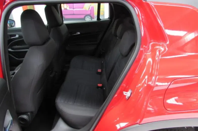Jeep Avenger nuova a Milano (13)