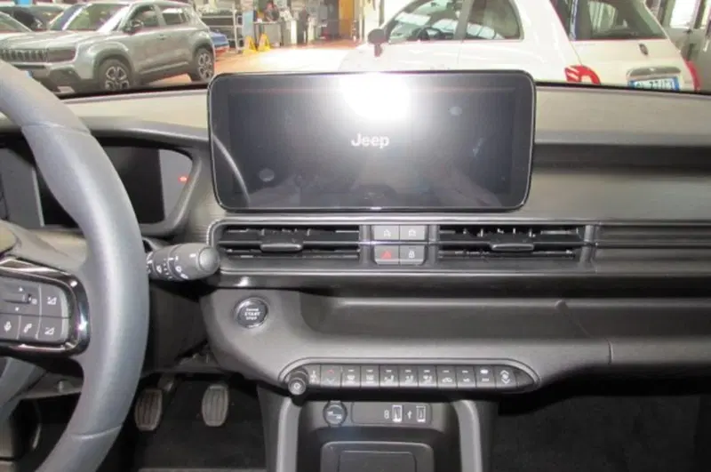 Jeep Avenger nuova a Milano (8)