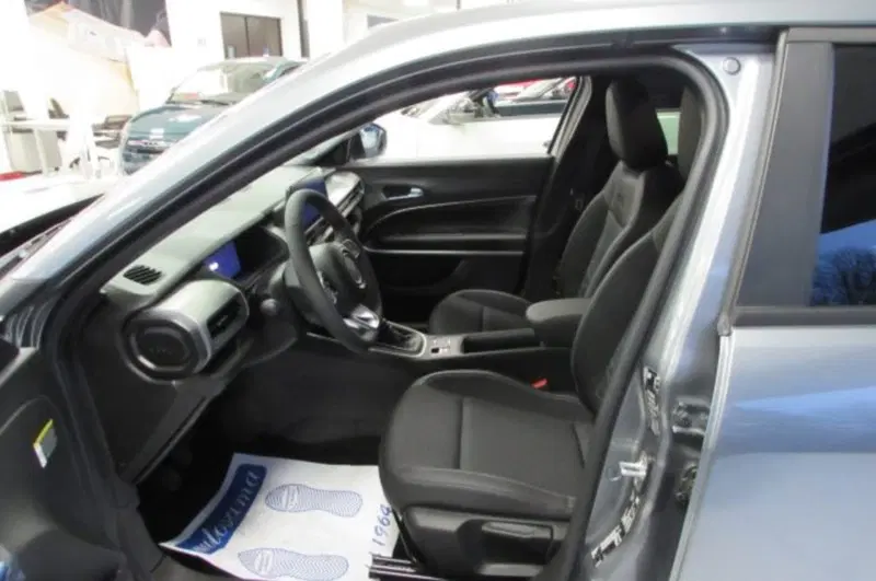 Jeep Avenger nuova a Milano (5)