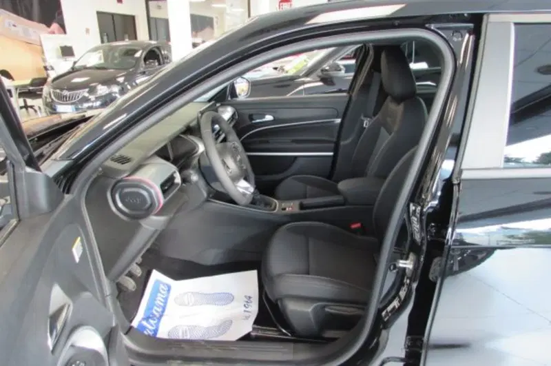 Jeep Avenger nuova a Milano (6)