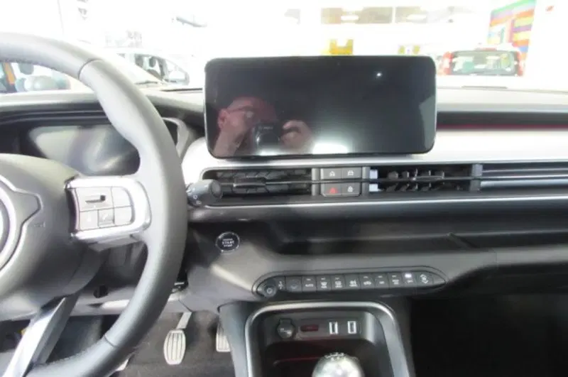 Jeep Avenger nuova a Milano (8)