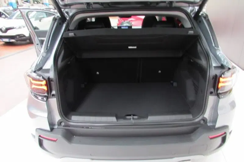 Jeep Avenger nuova a Milano (14)