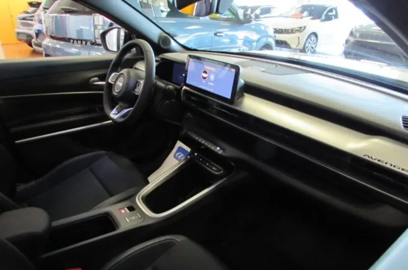 Jeep Avenger nuova a Milano (15)
