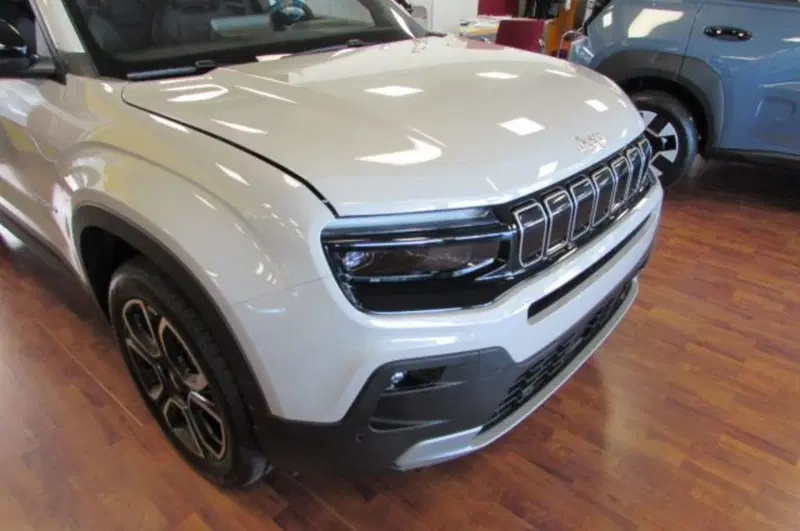 Jeep Avenger nuova a Milano (16)