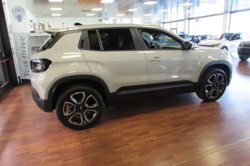 Jeep Avenger nuova a Milano (3)