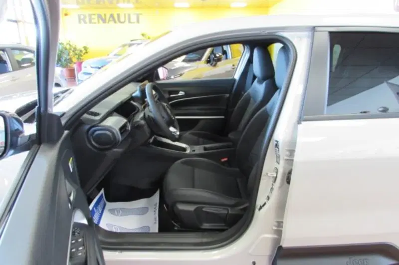 Jeep Avenger nuova a Milano (6)