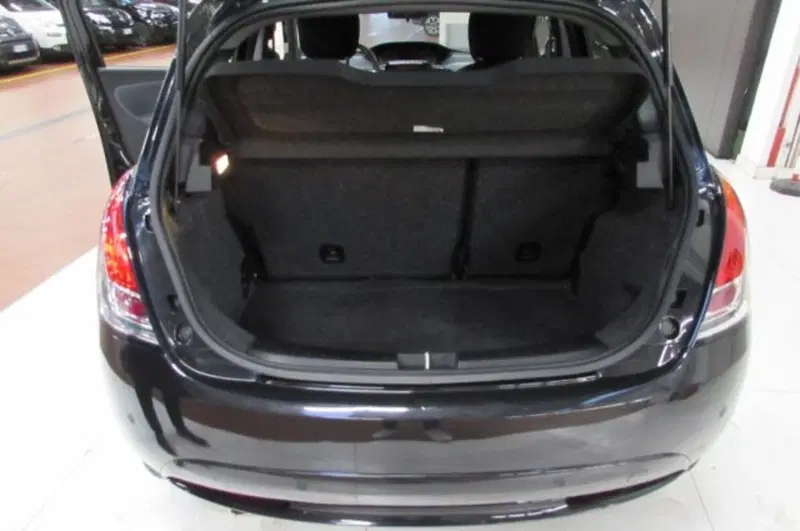 Lancia Ypsilon usata a Milano (13)