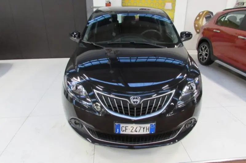 Lancia Ypsilon usata a Milano (2)