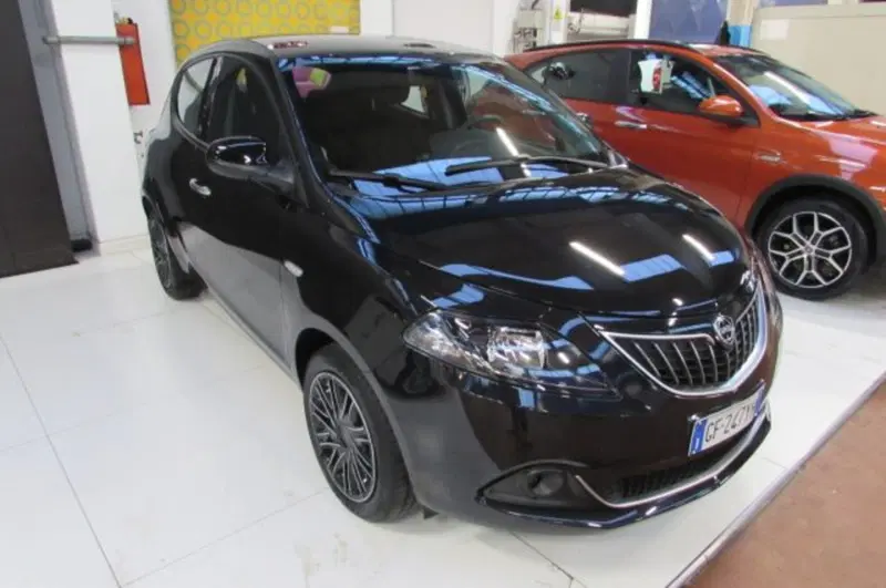 Lancia Ypsilon usata a Milano (3)