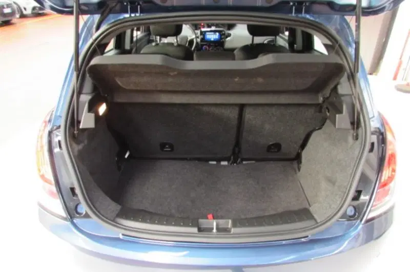Lancia Ypsilon usata a Milano (13)