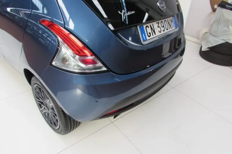 Lancia Ypsilon usata a Milano (14)