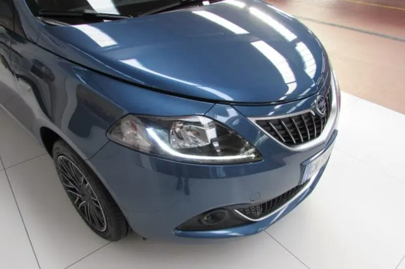 Lancia Ypsilon usata a Milano (16)