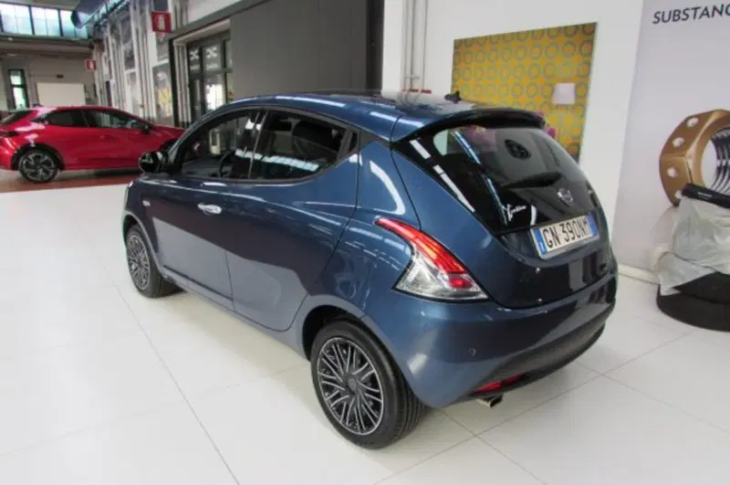 Lancia Ypsilon usata a Milano (3)