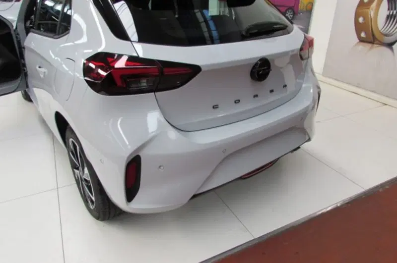 Opel Corsa nuova a Milano (15)